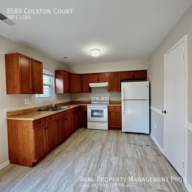 Building Photo - New Carpet and Fresh Paint / 3 Bed Townhou...