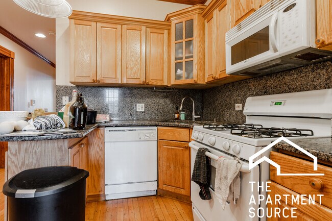 Building Photo - 3044 N Western Ave