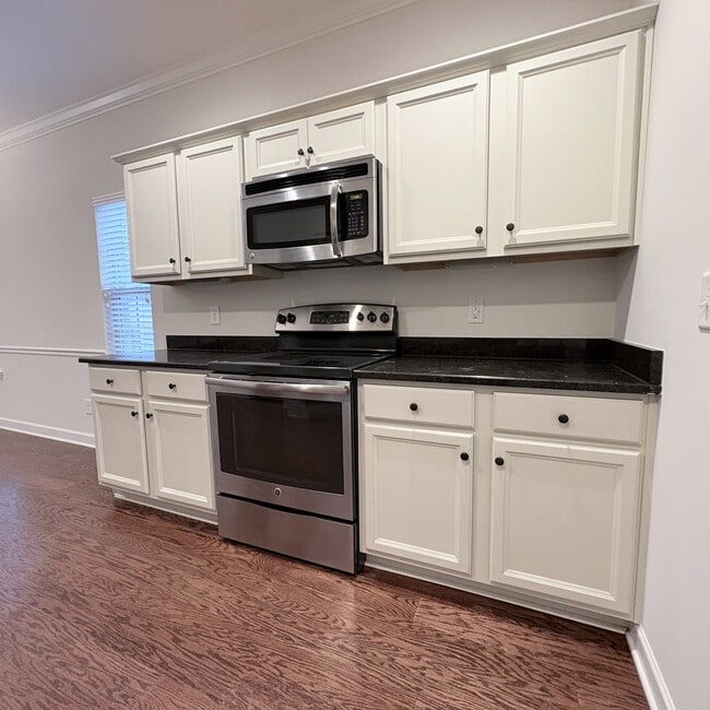 Building Photo - 105 Velena St