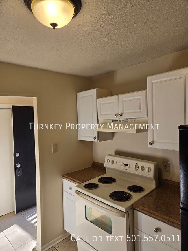 Building Photo - 1705 Sanford Dr