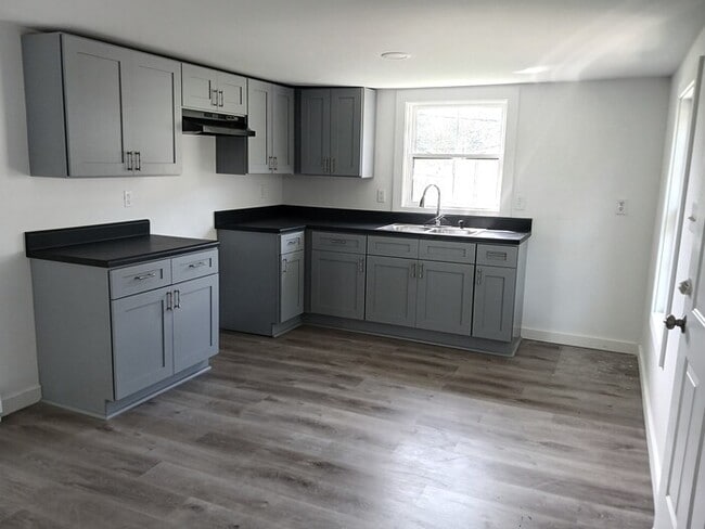 Building Photo - Renovated Two Bedroom Mobile Home for Rent...