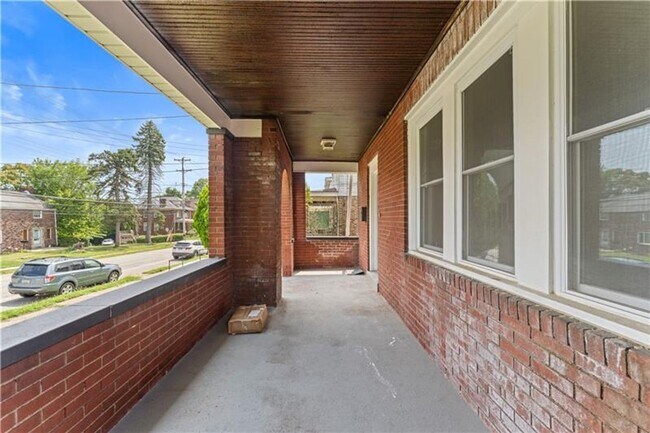 Foto del edificio - Spacious 4 Bedroom, 1 Bath Home in Crafton...