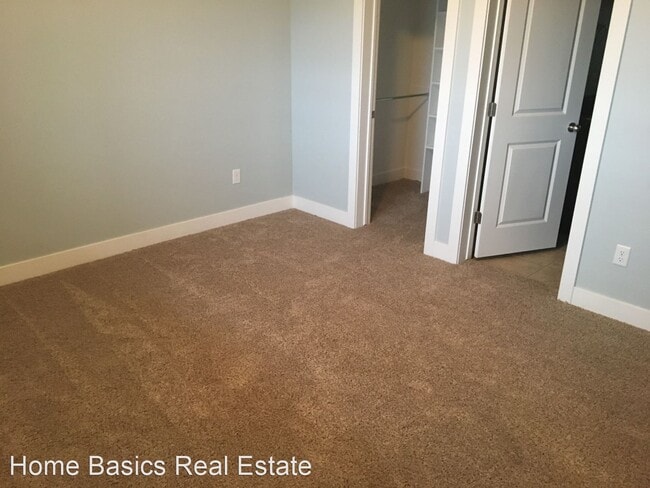 Building Photo - 3 br, 2 bath House - 201 W. Ridge Rd Q1