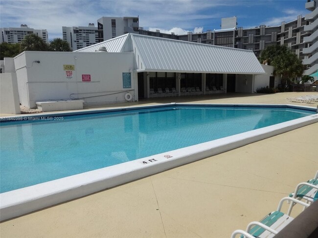 Building Photo - 3475 N Country Club Dr