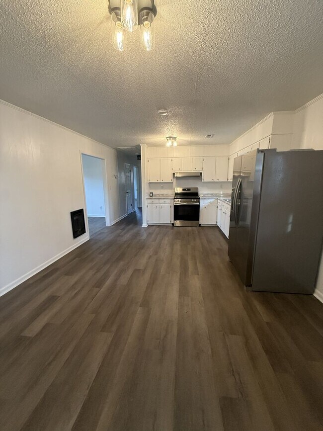 Building Photo - 112 Edna St