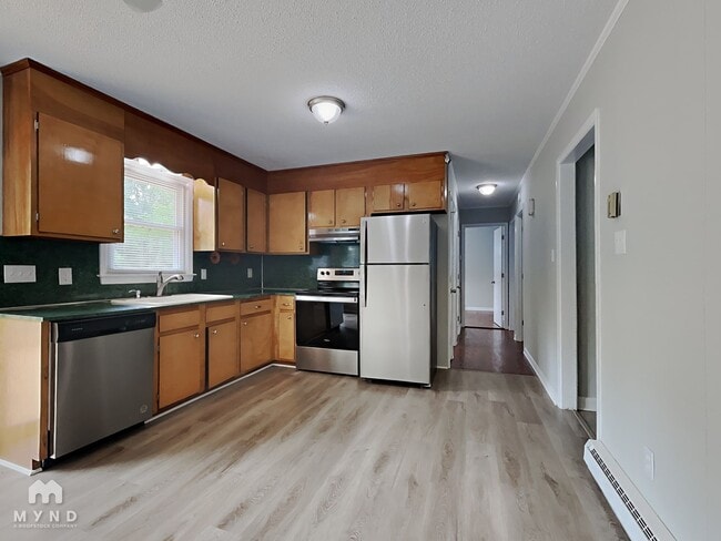 Building Photo - 621 E Centerview St