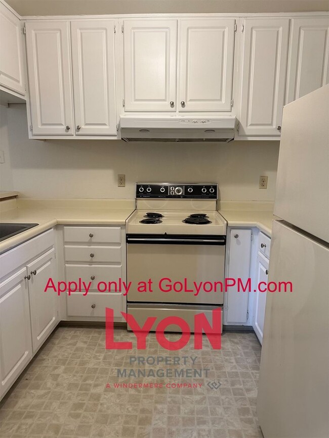 Building Photo - 1 bed/1 bath downstairs unit in Arden Arcade