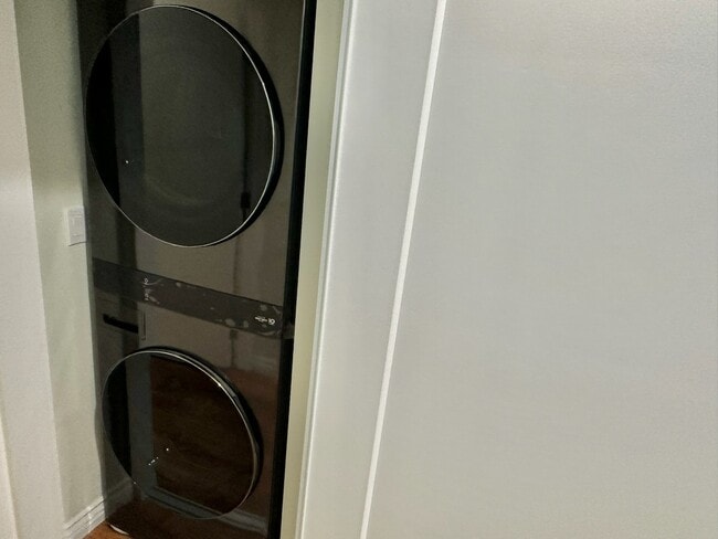 Building Photo - 4268 Silverado Dr