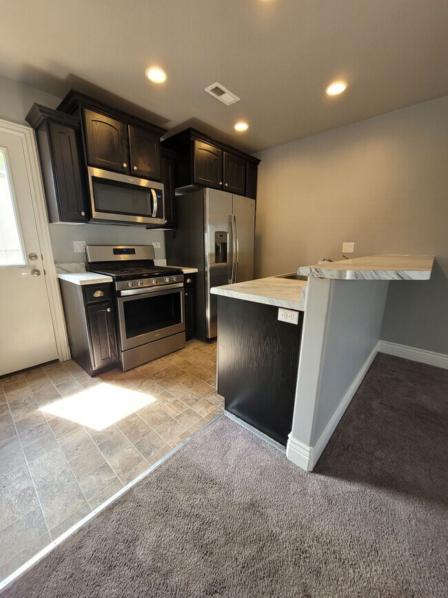 Building Photo - 115 E Majestic Elms Pl
