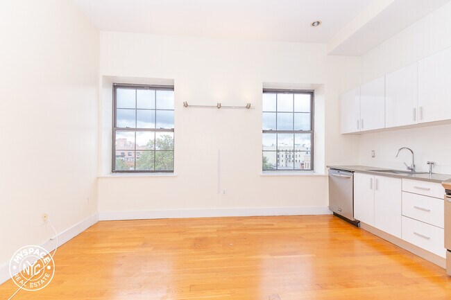 Building Photo - 132 Havemeyer St
