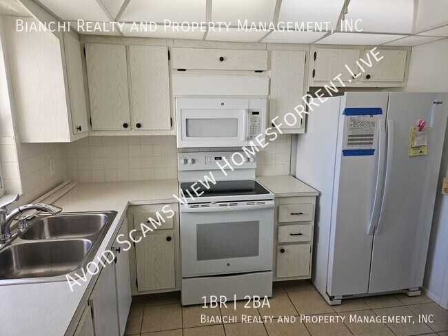 Building Photo - 4525 Cove Cir