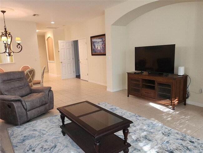 Building Photo - 6642 Tailfeather Way