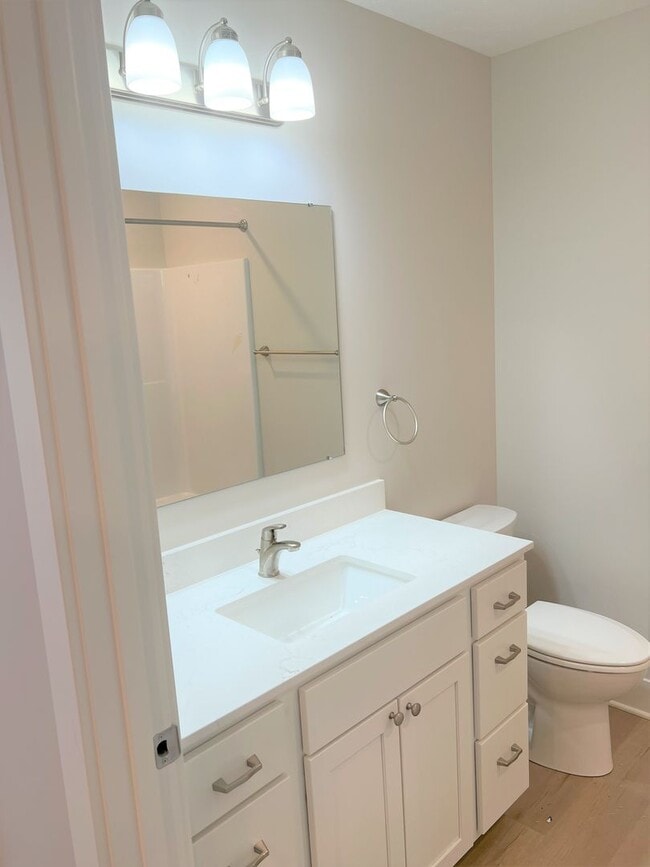 Foto del edificio - 4 Bed 2.5 Bath Townhome
