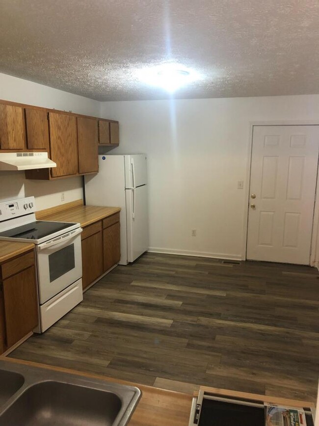 Building Photo - 2 bedroom in Ona WV 25545