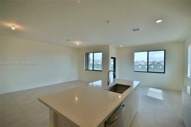 Foto del edificio - 4700 NW 84th Ave