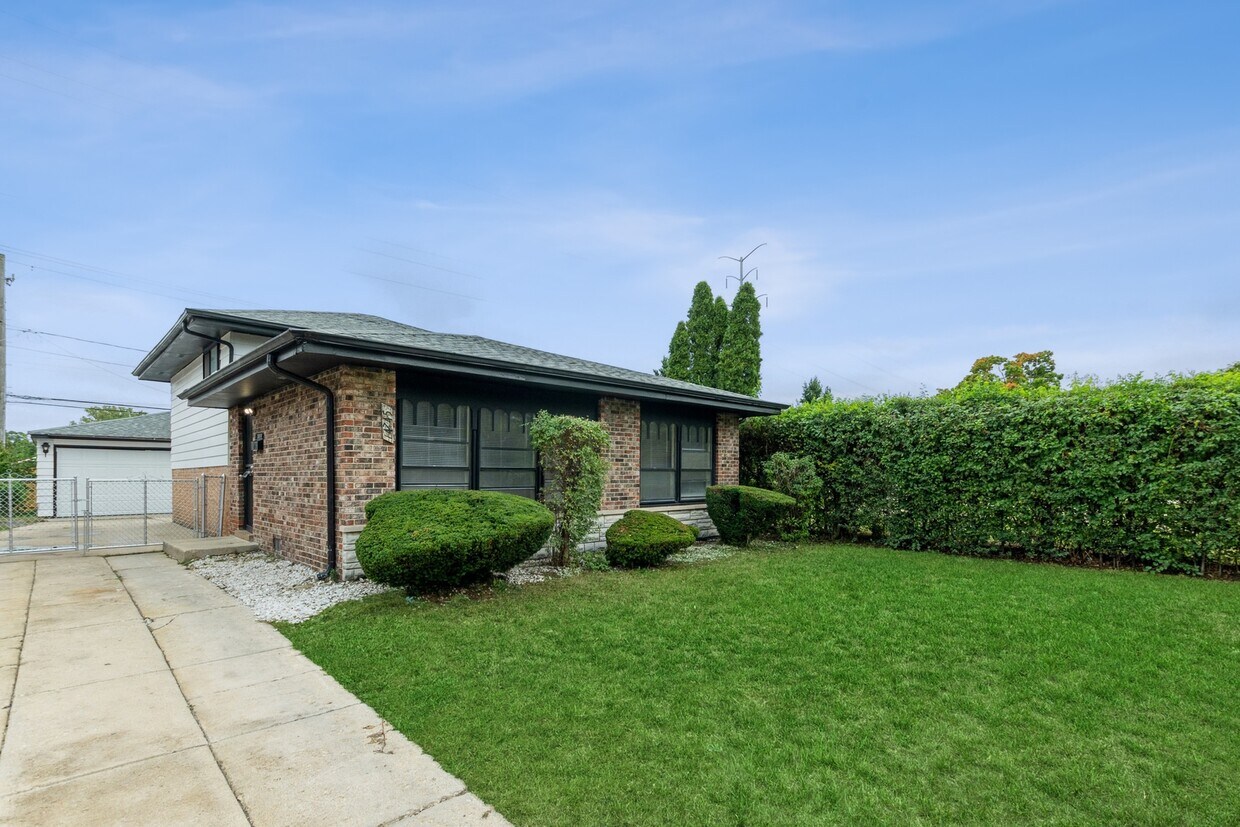 14745 Memorial Dr, Dolton, IL 60419 House Rental in Dolton, IL
