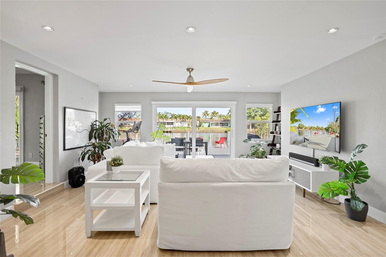 Foto principal - 817 NW 30th St