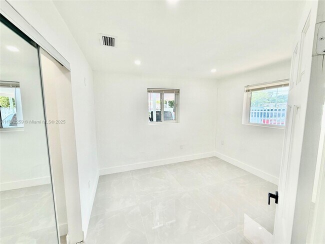 Foto del edificio - 2885 NW 56th St