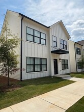 Building Photo - 1203 Ivy Rd