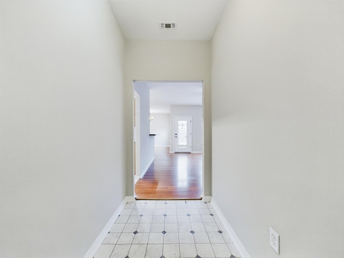 Foto principal - 143 Creve Core Dr