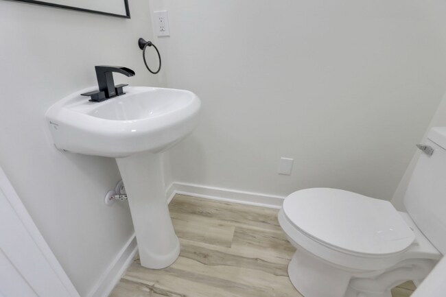 Foto del edificio - 1359 Kent St