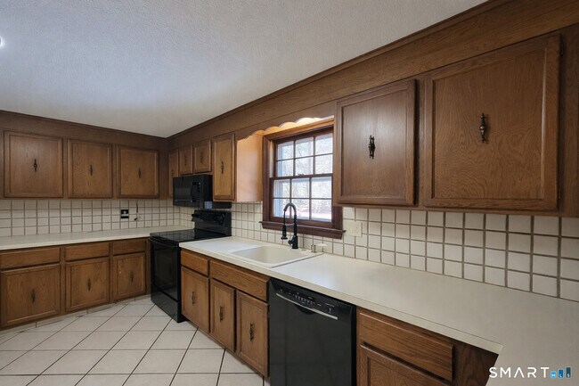 Foto del edificio - 12 Hilltop Dr