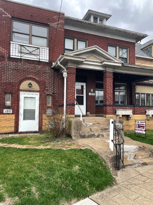 193 9th St Unit 5, Monaca, PA 15061 Condo for Rent in Monaca, PA