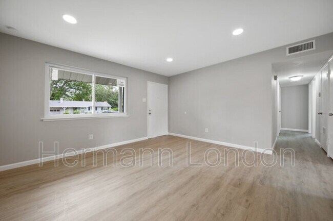 Foto del edificio - 690 Central Pkwy