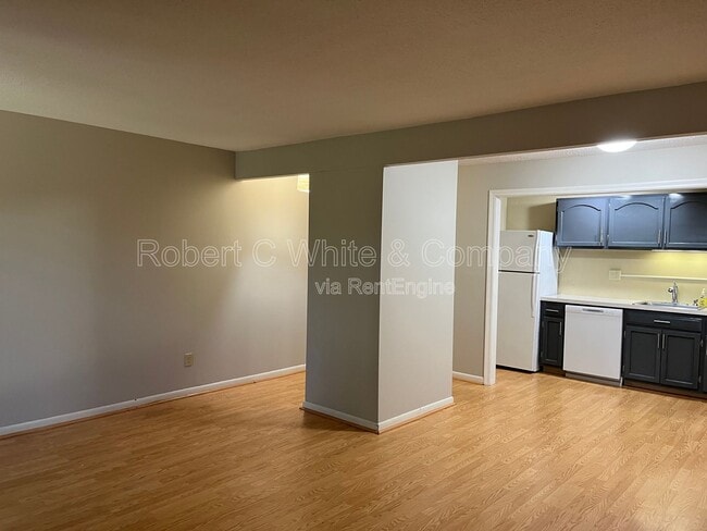 Building Photo - 7 Country Squire Dr