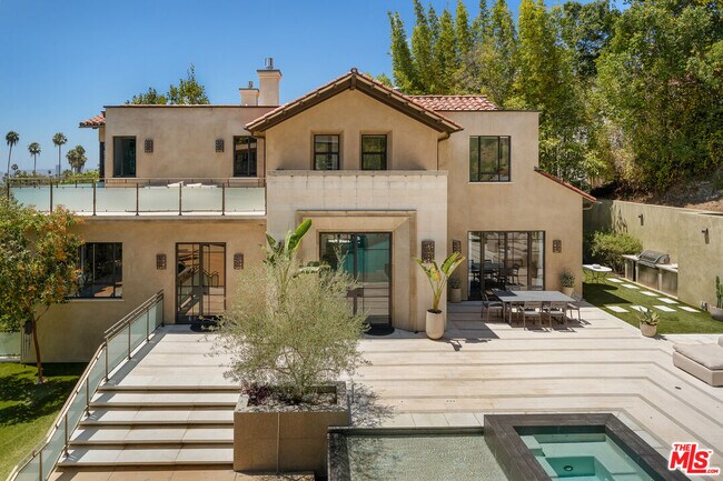 Foto del edificio - 7801 Hillside Ave