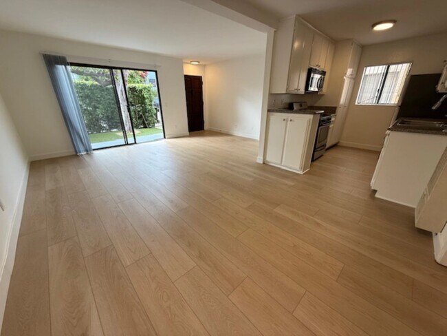 Foto del edificio - 408 N Venice Blvd
