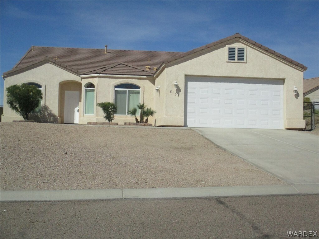 Foto principal - 6103 Bison Ave
