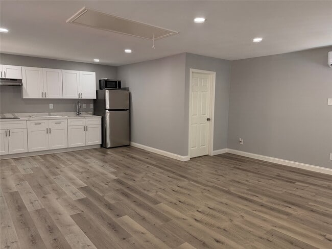 Building Photo - 6846 Hertford Park Dr