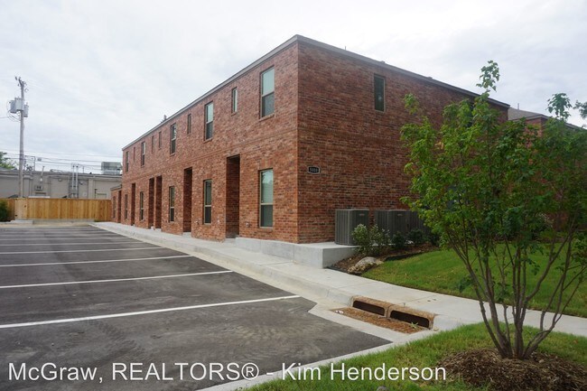 Building Photo - 5008 S Quaker Ave