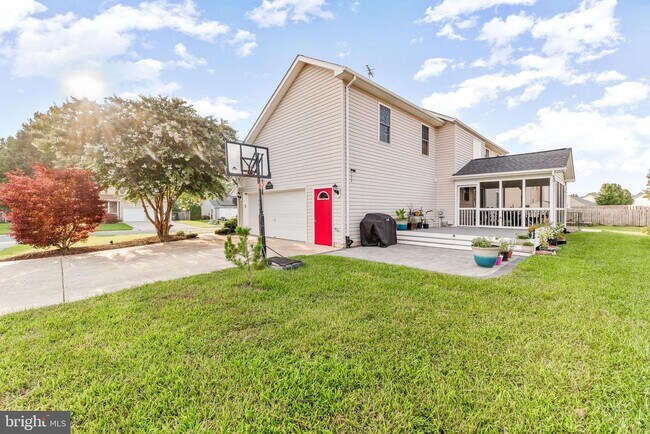 Building Photo - 45416 Buttercup Ln