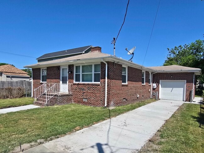 Side & driveway - 818 Coolidge St