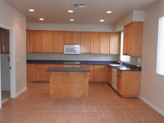Building Photo - Granite Bay Beauty - Gated!