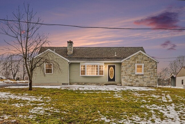 Building Photo - 5885 Avis Ln