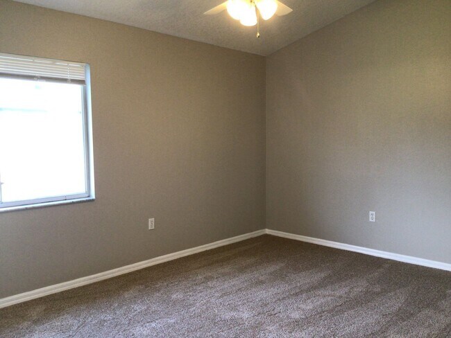 Building Photo - 509 Hillcrest Dr