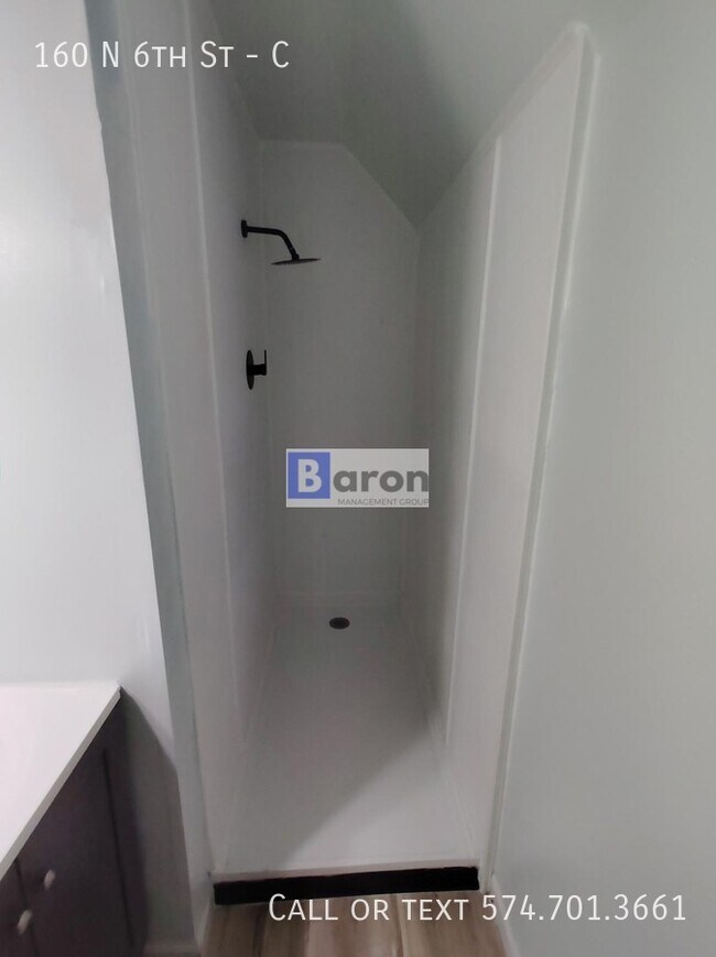 Foto del edificio - 160 N 6th St