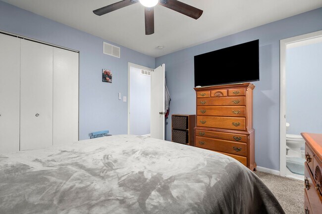 Foto del edificio - Elegant & Modern Home with Beautiful Interior