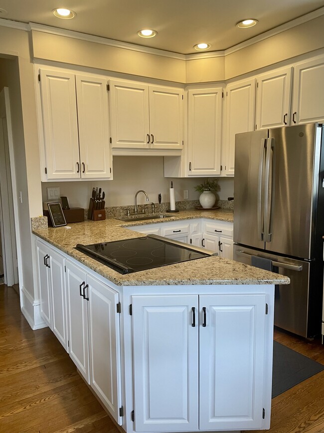 Kitchen - 2028 E Lafayette Pl