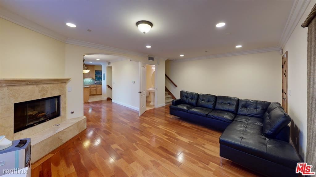 Foto principal - 3 br, 3.5 bath Townhome - 1725 Aviation Blvd