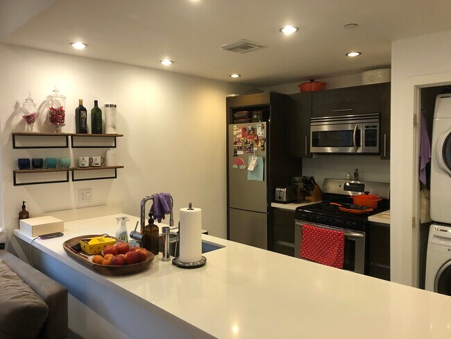 Kitchen - 1700 SAWTELLE Blvd