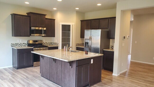 Foto del edificio - Beautiful Newer Puyallup Home You Will Not Want To Miss!