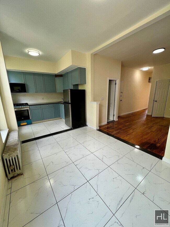 Foto del edificio - 2BR 1BA Original Layout Renovated 5th Ave Park Slope