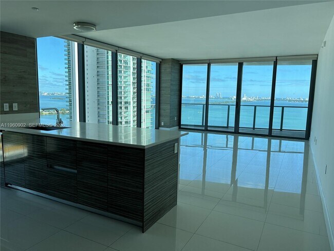 Foto del edificio - 460 NE 28th St