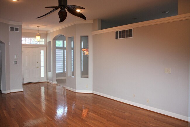 Building Photo - 8423 Old World Ct