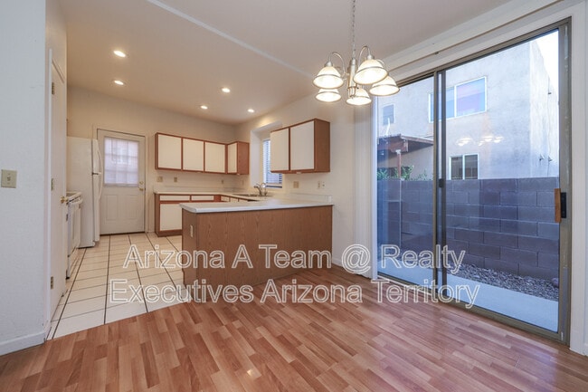 Foto del edificio - 2927 N Cardell Cir