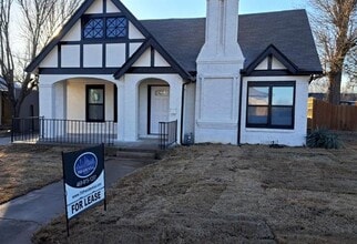 Building Photo - 1904 Sayle St